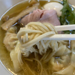 らーめん本竈 - 麺アップ