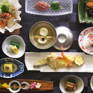 ～Floating restaurant～ Authentic Kaiseki cuisine, each dish handmade, on Japanese traditional houseboat