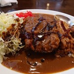 キッチン すみっこ - 遠慮なくソースを掛ける。