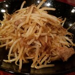 Ishokuya Miyasaka - 辛辣肉絲炒芽菜(590日圓)