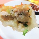 スープを含んだ餃子