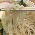 更科 - この麺も、スープに合います(⌒0⌒ゞ 