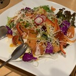 スタッツィオーネ - スモークサーモンと彩りの野菜のサラダ、880円