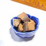 磯料理 一吉 - お通し（まぐろ煮付け）