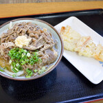 のぶ屋 - 肉うどんと、ちくわ玉ねぎ天串