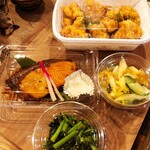 小粋処 家族 - 鶏南蛮、ブリ照焼、菜の花からし和え、セロリとキュウリの浅漬け