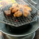 Horumon Ushi Waka - 煙モクモクの七輪焼き