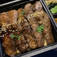 うし松 - お肉ぎっしり♡厳選田村牛弁当3500円（税別）