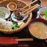 門前茶寮彌生座 - 山里の生麩田楽花かご弁当