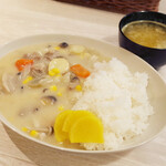 トンテキ食堂8 - クリームシチューwithライス(750円)