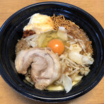 ジャンクガレッジ - 「まぜそば 玉子なし 並」680円＋自前の生卵