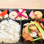 国産鶏モモ肉ローストチキンランチBOX