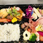 お肉もお魚も！スペシャルランチBOX