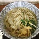 讃岐うどん河野 - 温かけうどん大盛 500円　4月限定月曜50円引きで450円（税込）