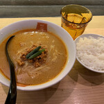 menyaitadori - カレー坦々麺　750円税込　ランチタイム　ライスサービス