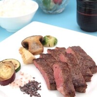 国産牛サーロインステーキ定食　3,850円～　（※お肉のg数によって金額は異なります）