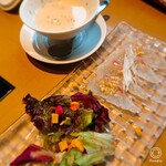 Kurashiki Saryou - 暖かいスープが上にある洋風茶碗蒸しと鯛のカルパッチョ！