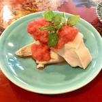 Chasuiroutokinoha - 蒸し鶏 上はトマトのソースやけど、なにくろトマト苦手(・∀・)