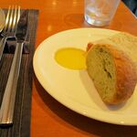 トラパニ - お茶風味と胡桃風味のパン