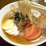 秋吉 - 冷麺のアップ