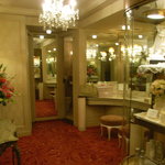 マキシム・ド・パリ - 化粧室（女性用）