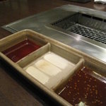 おんどる - 2種のタレは、醤油ダレと味噌ダレ