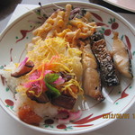 レストラン円山 - ちらし寿司、焼き魚（鯖）、マカロニサラダ