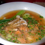 上海モンナリーサ - 刀削鶏麺