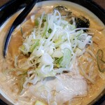 麺や虎鉄 苫小牧店 - あらごし味噌らーめん　ねぎ増し　800円