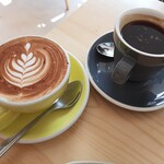 CROISSERIE Plaza Damansara - 香り良く端正なアートが美しいカプチーノRM11.00、ロングブラックRM9.00