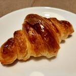 CROISSERIE Plaza Damansara - フランス産バターと日本の小麦を使用、16層仕立てで豊潤にバターが香るクロワッサンRM4.00