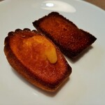 CROISSERIE Plaza Damansara - レモンゼスト（レモンの皮）が爽やかなマドレーヌ、奥はサクッと歯切れ良い食感のフィナンシェ各RM4.00
