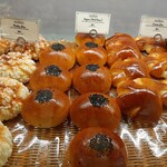 CROISSERIE Plaza Damansara - おなじみのあんパン、クリームパンにメロンパンなど日本インスピレーションのパンも