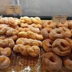 CROISSERIE Plaza Damansara - どこか懐かしいビジュアル、シュガーツイストドーナツやシナモンシュガーのリングドーナツなど