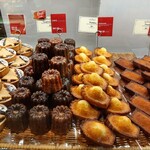 CROISSERIE Plaza Damansara - やっぱりバターリッチな焼き菓子は外せない！本格的なカヌレやフィナンシェ、マドレーヌなど