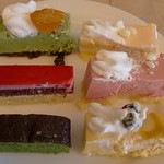 Pieru Doronsaru - 食べ放題のケーキ(中隊)