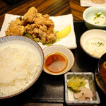 鳥良 - 鶏もも肉の唐揚げ御前（1000円）