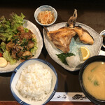 Sankai - 2020/04/20
                山海おまかせ定食 1,500円
                カマ塩焼き、ホルモン