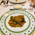 ビストロ ボンファム - お連れ様が注文した前菜
                                エスカルゴのラタトゥイユ仕立て