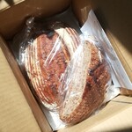 ブリコラージュ ブレッド アンド カンパニー - コロナ緊急事態宣言の最中で買いに行けなかったので、Web注文しました。大変な時期にもおいしいパンを提供下さってありがとうございます。