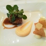 小笠原伯爵邸 - イベリコﾌブルマの備長炭焼き　ひよこ豆とヴァニラのハーモニー　バーニスニップと青林檎のジュレ