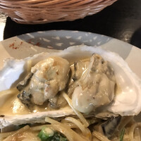 D'ORO HATSUDAI - ランチコース１９８０円、パスタグレードアップ４２０円。広島産真牡蠣のアンチョビクリームソース。ぷりぷりの牡蠣です（╹◡╹）