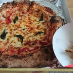 Pizza  Rocco - マルゲリータ マグナム&サービスのポテト