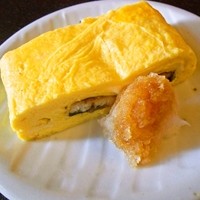 つきじ宮川本廛 - うまき。きれいな黄色！