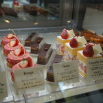 ラヴニュー - ショーケースのケーキ