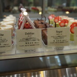 ラヴニュー - ショーケースのケーキ