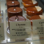 ラヴニュー - ショーケースのケーキ