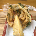 カフェアンドショップ ロータスランド - 2020/04/21
      週替りおまかせセット 『のちらし寿司御膳』 580円
      ・ちらし寿司
      ・ミニかけ蕎麦
      ・新玉ねぎのかき揚げ
      ・レンコン天ぷら
      ・フレッシュサラダ
      ・新玉ねぎのスライス