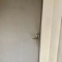 中目黒いぐち 麻布十番店 - なんの看板も無いw 入り口ですw