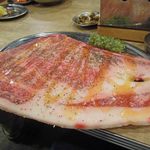 大阪焼肉・ホルモン ふたご - 黒毛和牛はみ出るカルビ